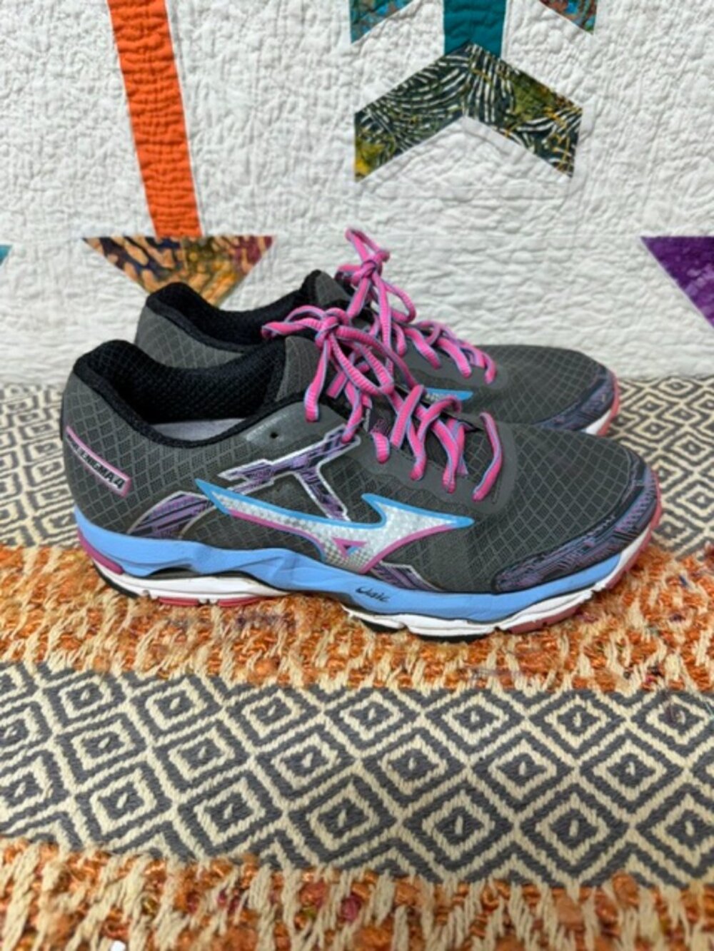 Mizuno Wave Enigma 4 Woman's Size 7.5